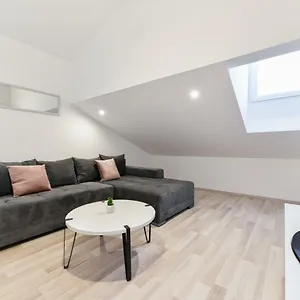 https://apartment-centre-old-town.hotelinzadar.com